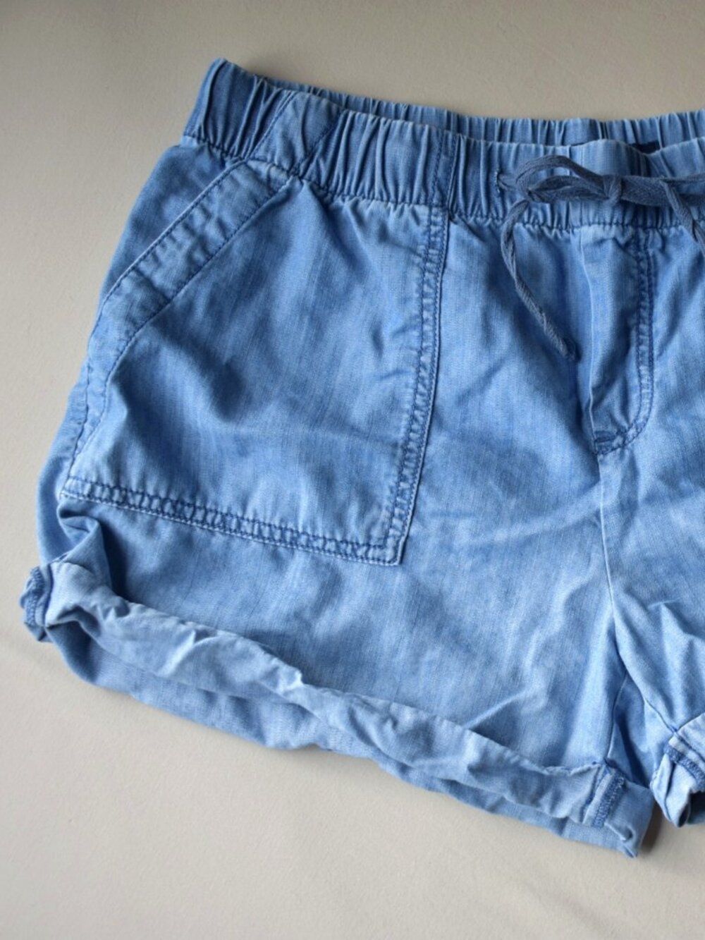 Gap Light Blue Chambray Pull-On Cuffed Shorts M